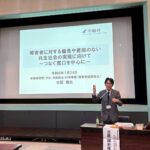 手話で挨拶をする古屋さん